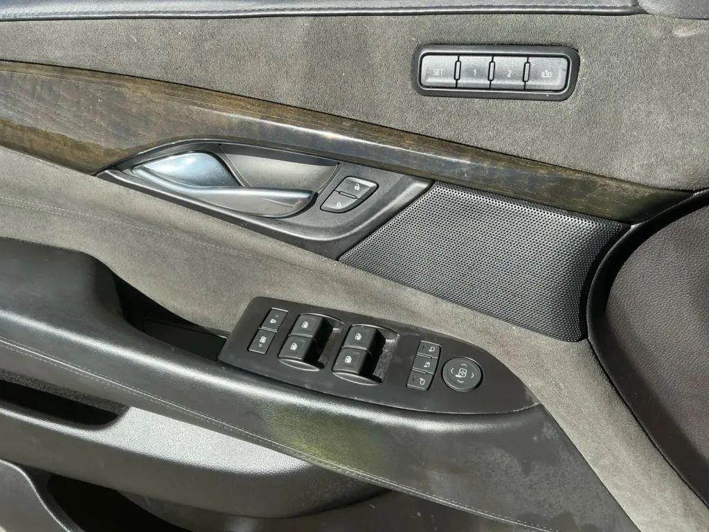 used 2019 Cadillac Escalade ESV car, priced at $35,984