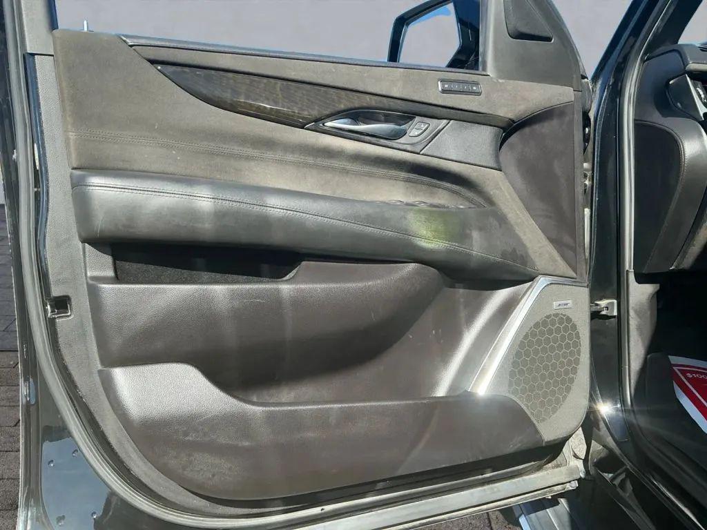 used 2019 Cadillac Escalade ESV car, priced at $35,984