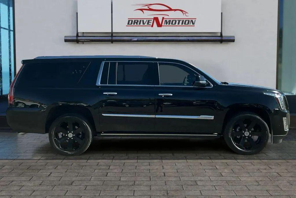 used 2019 Cadillac Escalade ESV car, priced at $35,984