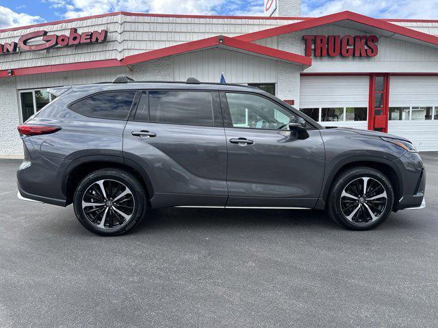 used 2021 Toyota Highlander car, priced at $34,995