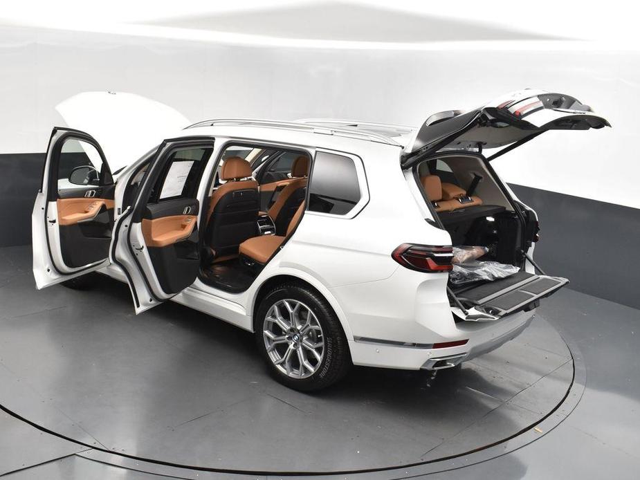 new 2025 BMW X7 car, priced at $94,200