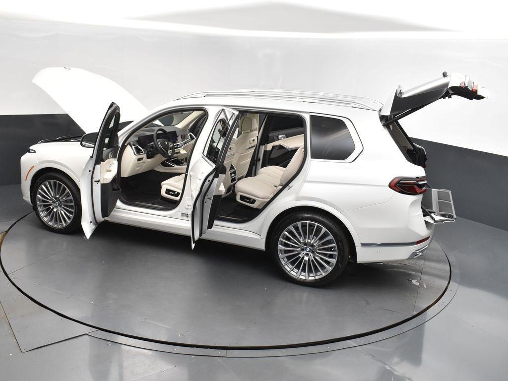 new 2025 BMW X7 car, priced at $98,050