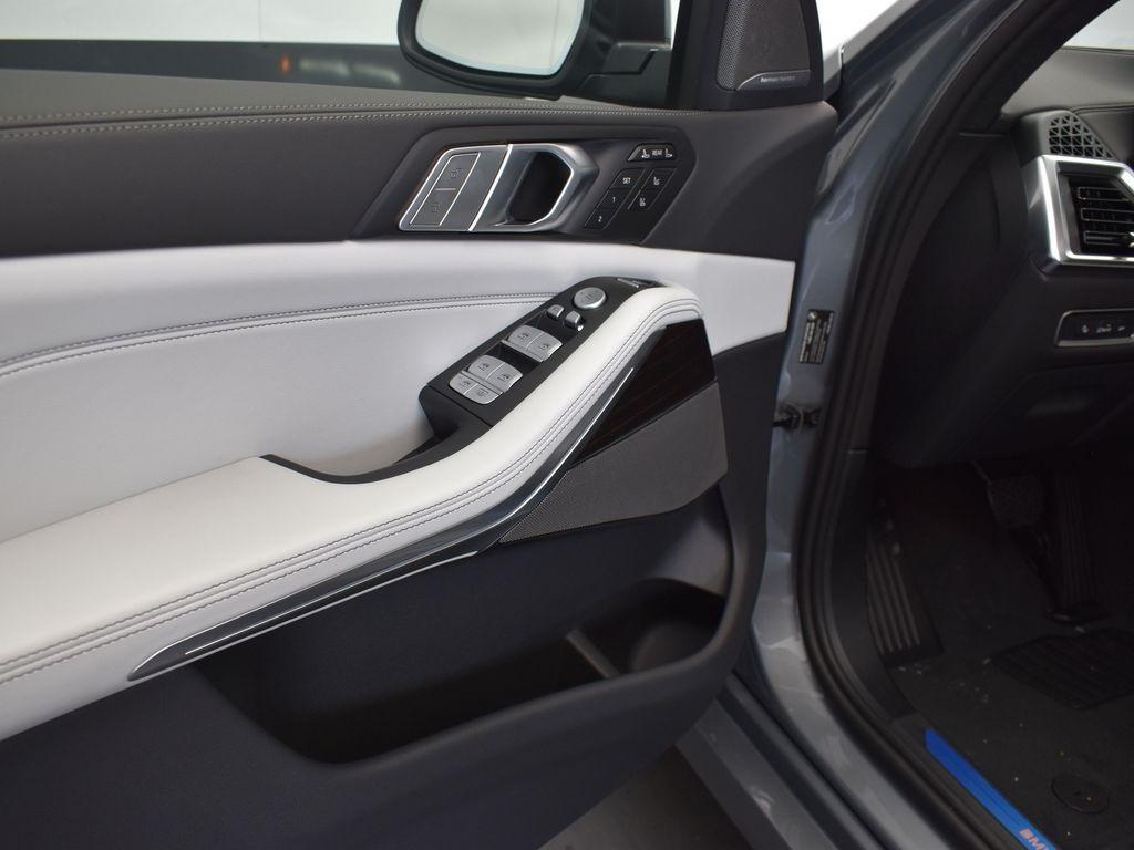 new 2026 BMW X7 car, priced at $95,615