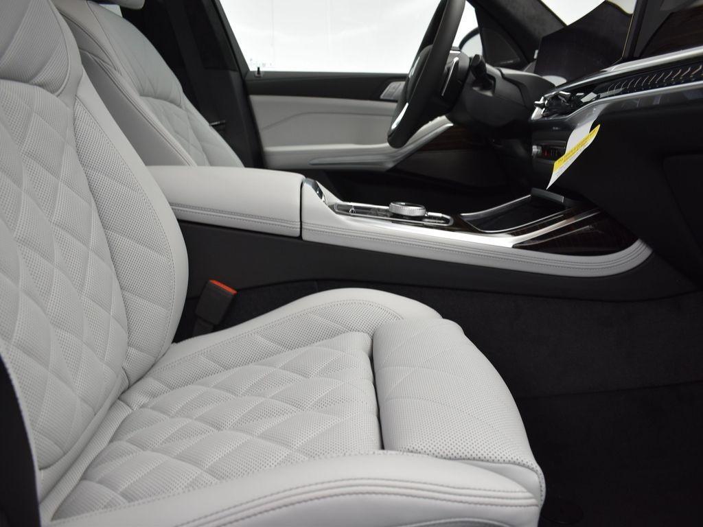 new 2026 BMW X7 car, priced at $95,615