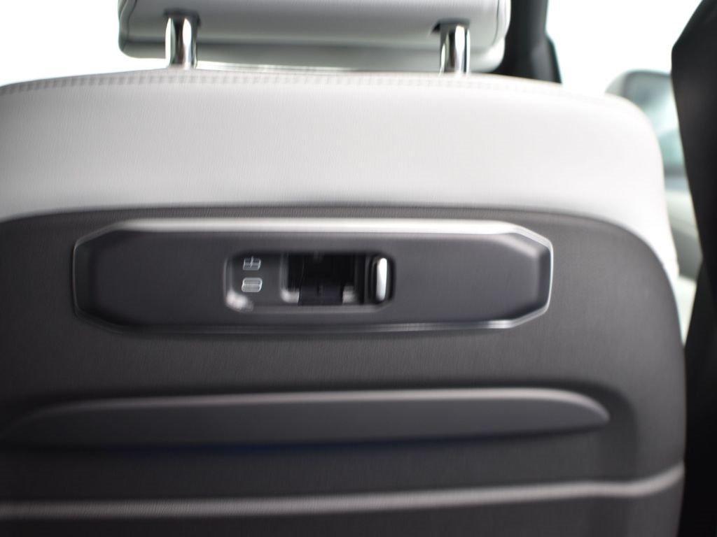 new 2026 BMW X7 car, priced at $97,785