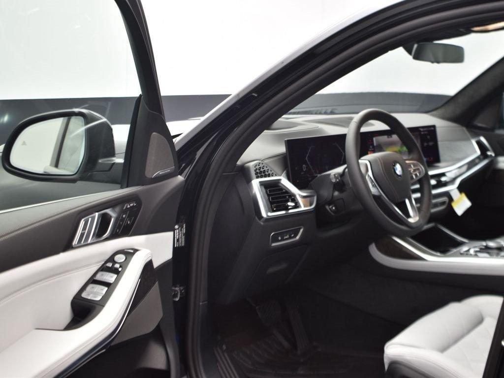 new 2026 BMW X7 car, priced at $97,785