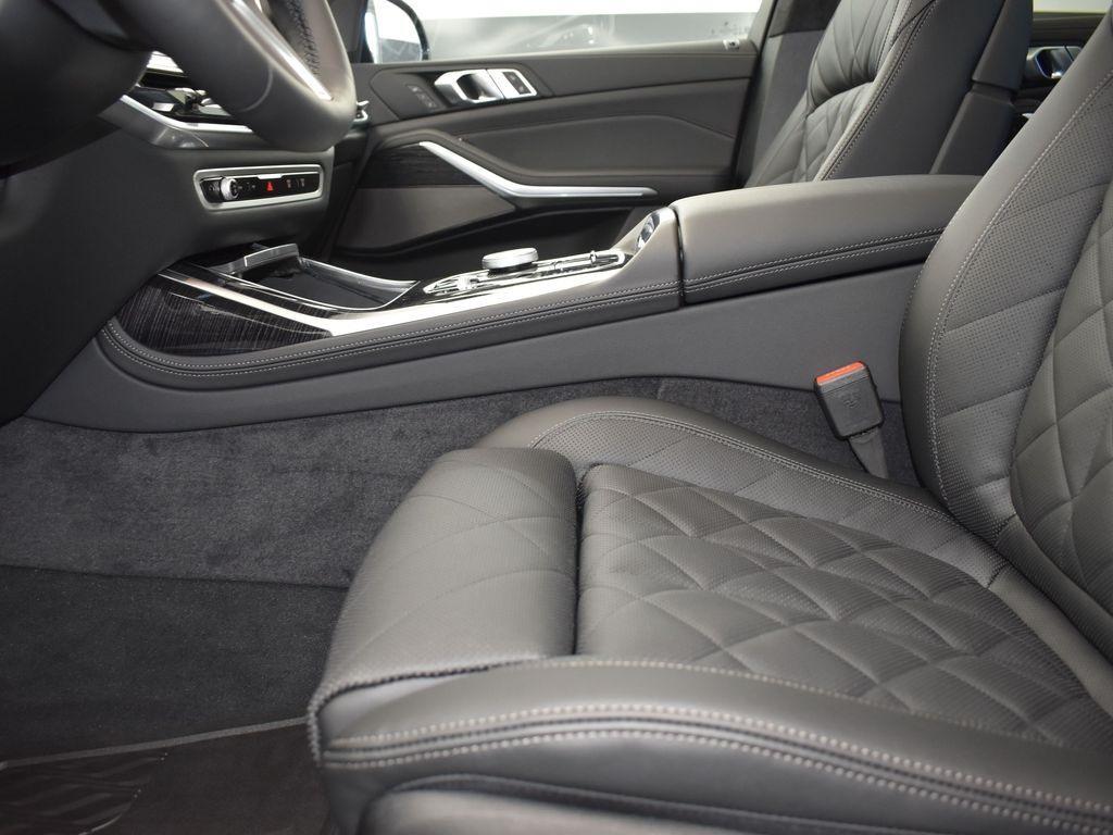 new 2026 BMW X7 car, priced at $100,745