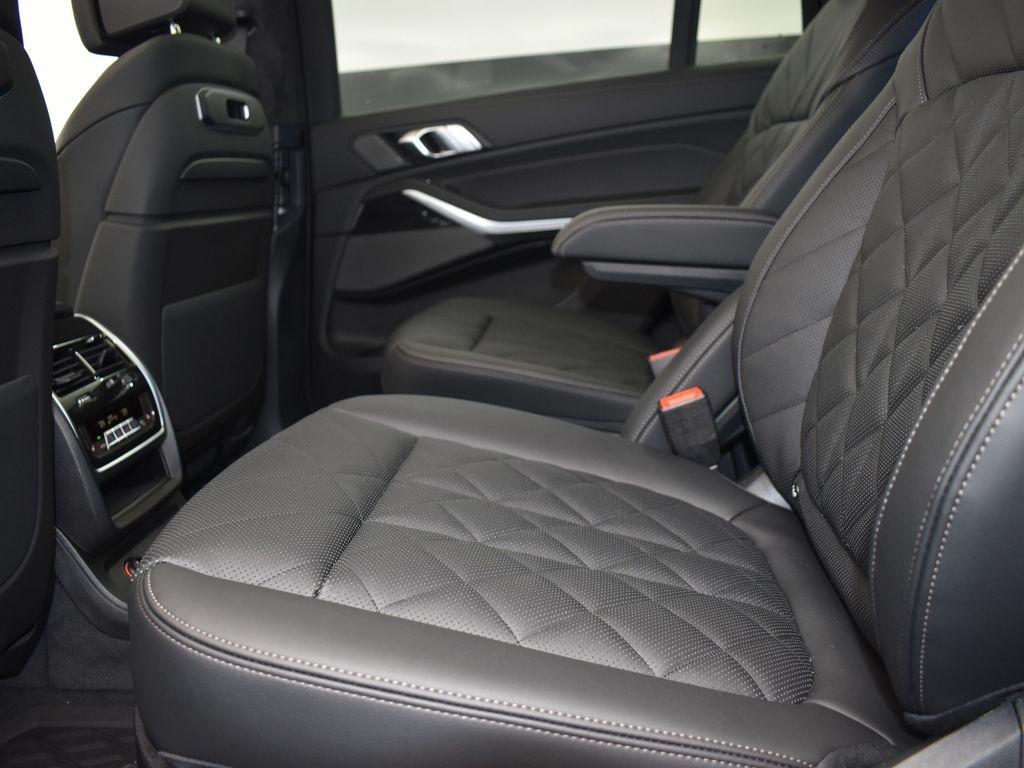 new 2026 BMW X7 car, priced at $100,745