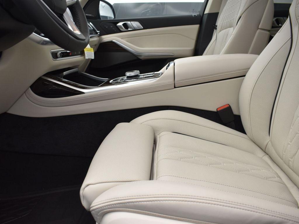 new 2026 BMW X7 car, priced at $97,895