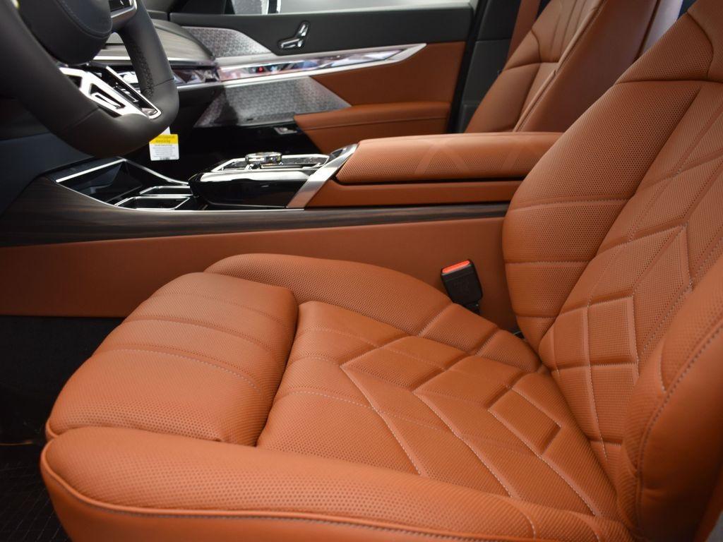new 2025 BMW 760 car, priced at $137,080