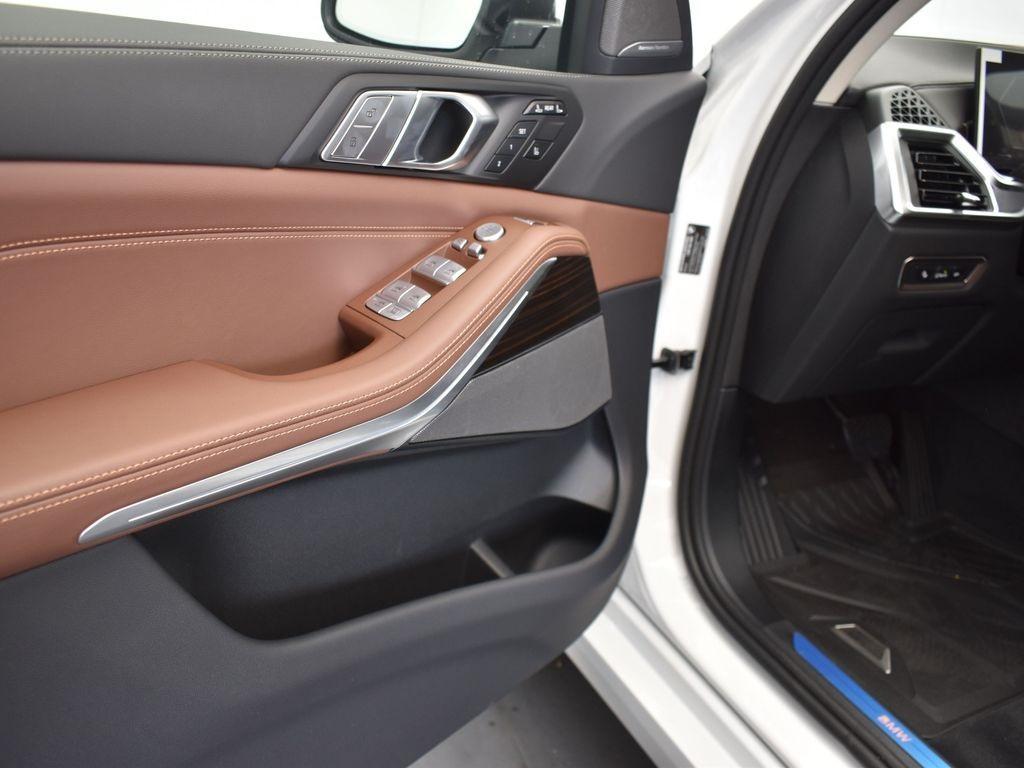 new 2026 BMW X7 car, priced at $90,615
