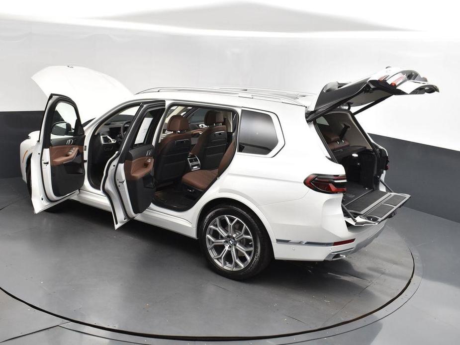 new 2025 BMW X7 car, priced at $89,600