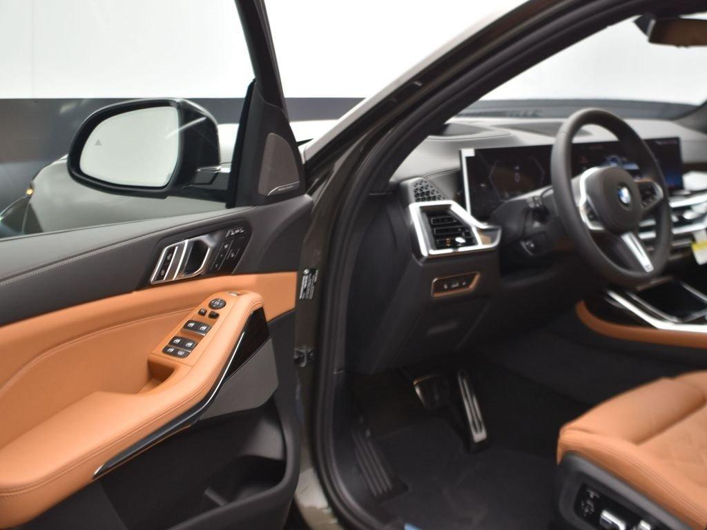 new 2026 BMW X7 car, priced at $100,785
