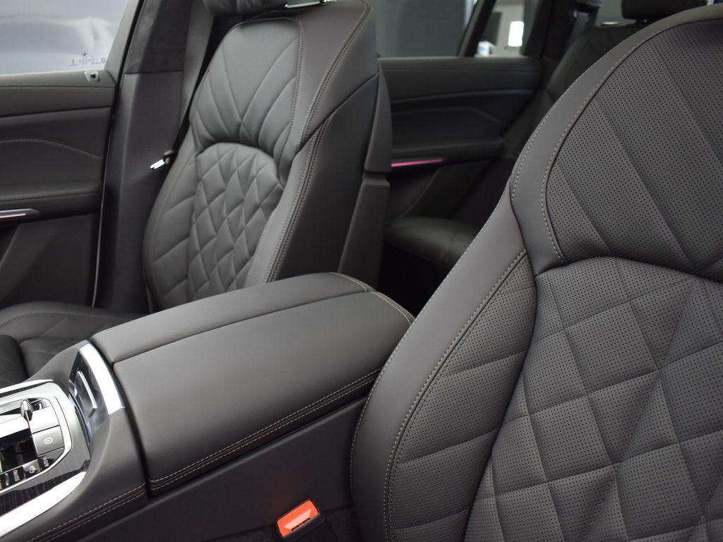new 2026 BMW X7 car, priced at $100,165