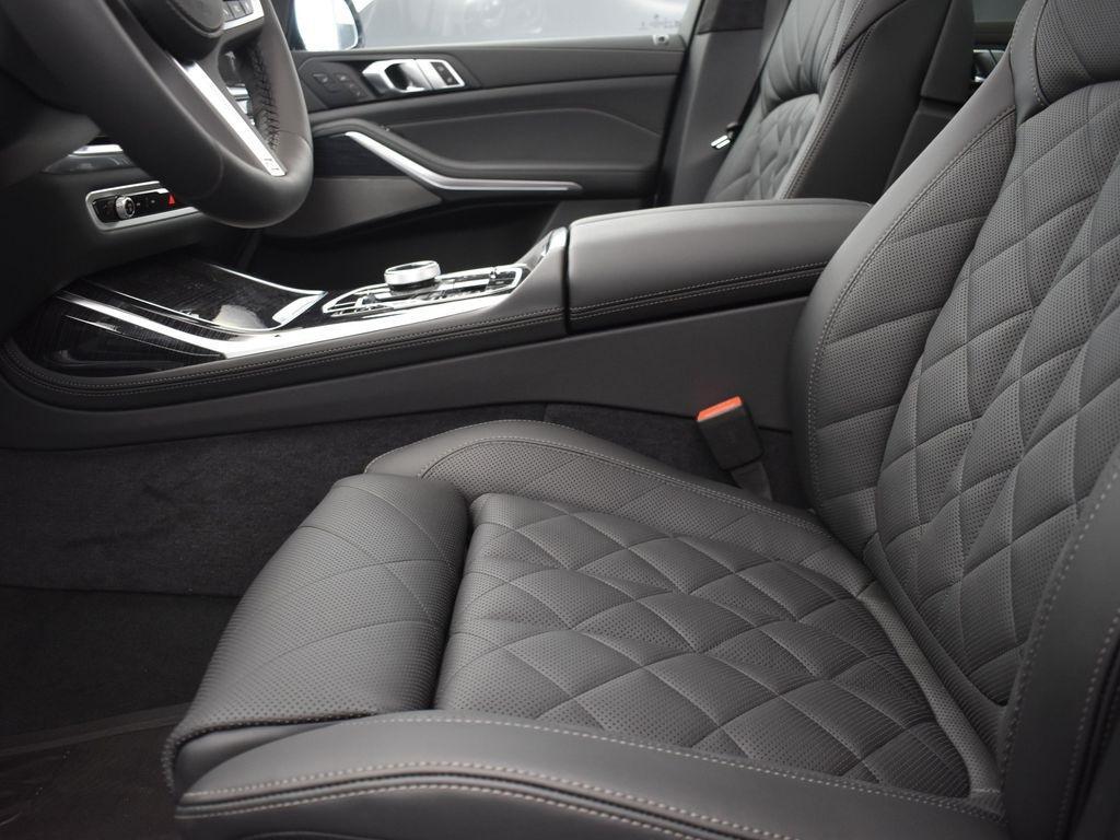 new 2026 BMW X7 car, priced at $100,165