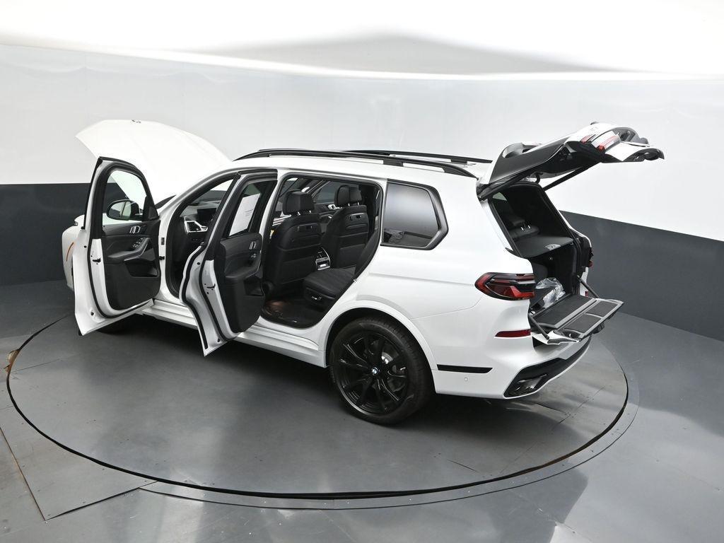 new 2026 BMW X7 car, priced at $100,165