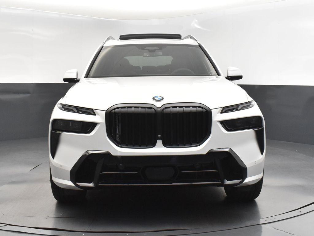 new 2026 BMW X7 car, priced at $100,165