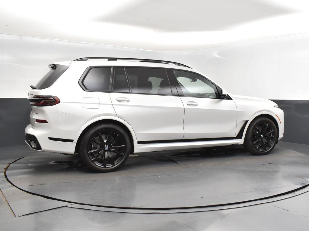 new 2026 BMW X7 car, priced at $100,165
