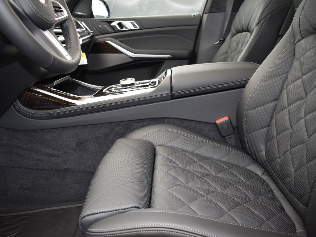 new 2026 BMW X7 car, priced at $102,530