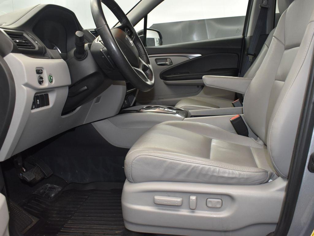 used 2022 Honda Pilot car, priced at $29,000