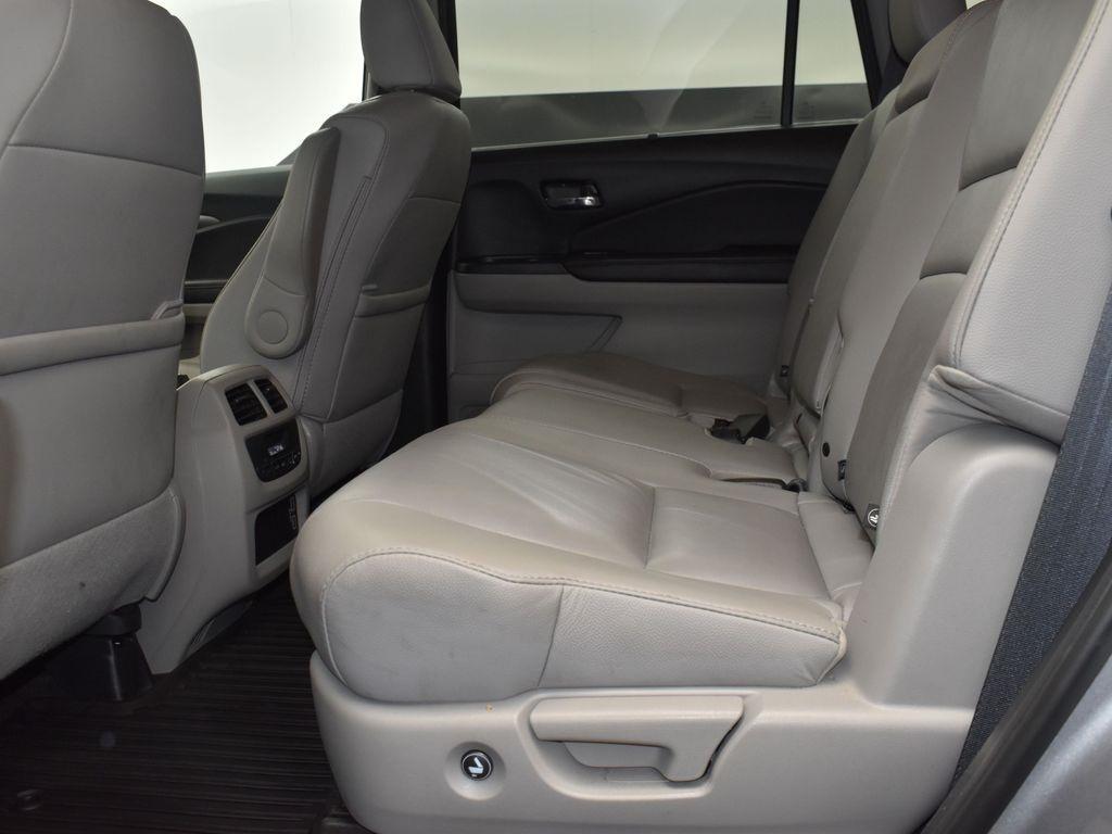 used 2022 Honda Pilot car, priced at $29,000