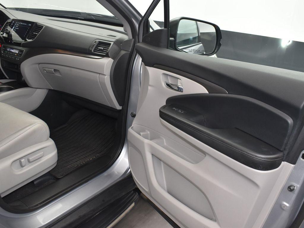 used 2022 Honda Pilot car, priced at $29,000