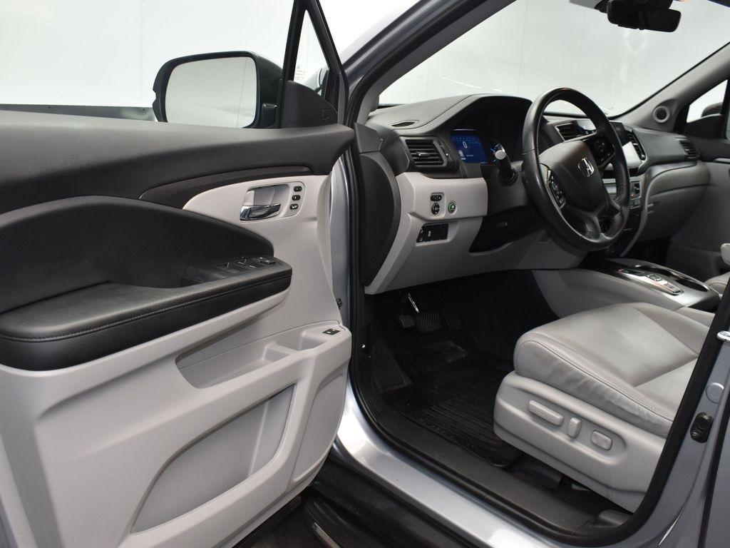 used 2022 Honda Pilot car, priced at $29,000