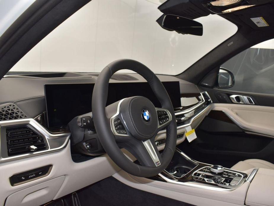 new 2025 BMW X7 car, priced at $100,350