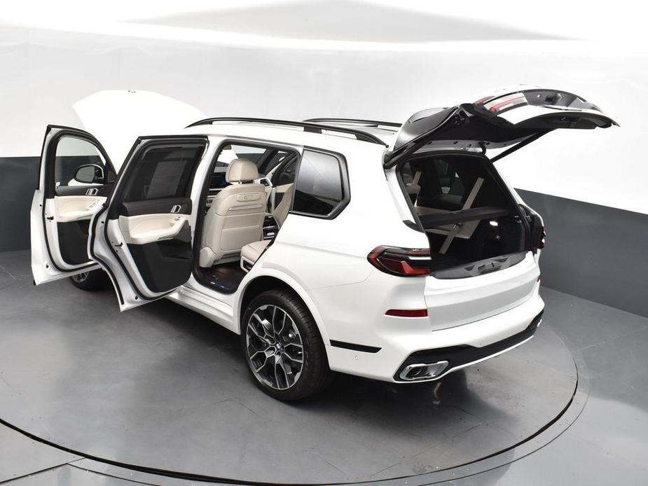 new 2025 BMW X7 car, priced at $100,350