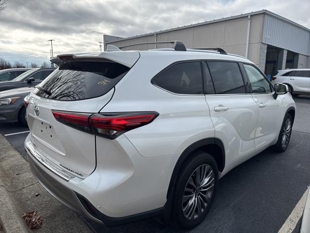 used 2021 Toyota Highlander car, priced at $37,500