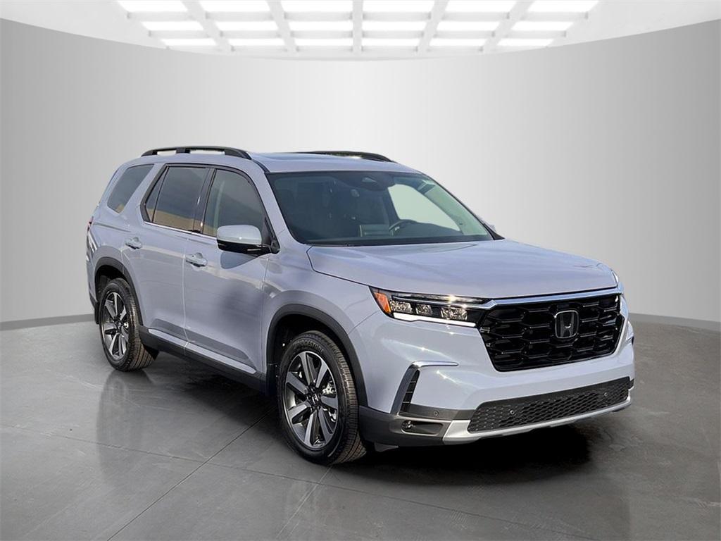 new 2025 Honda Pilot car, priced at $49,225