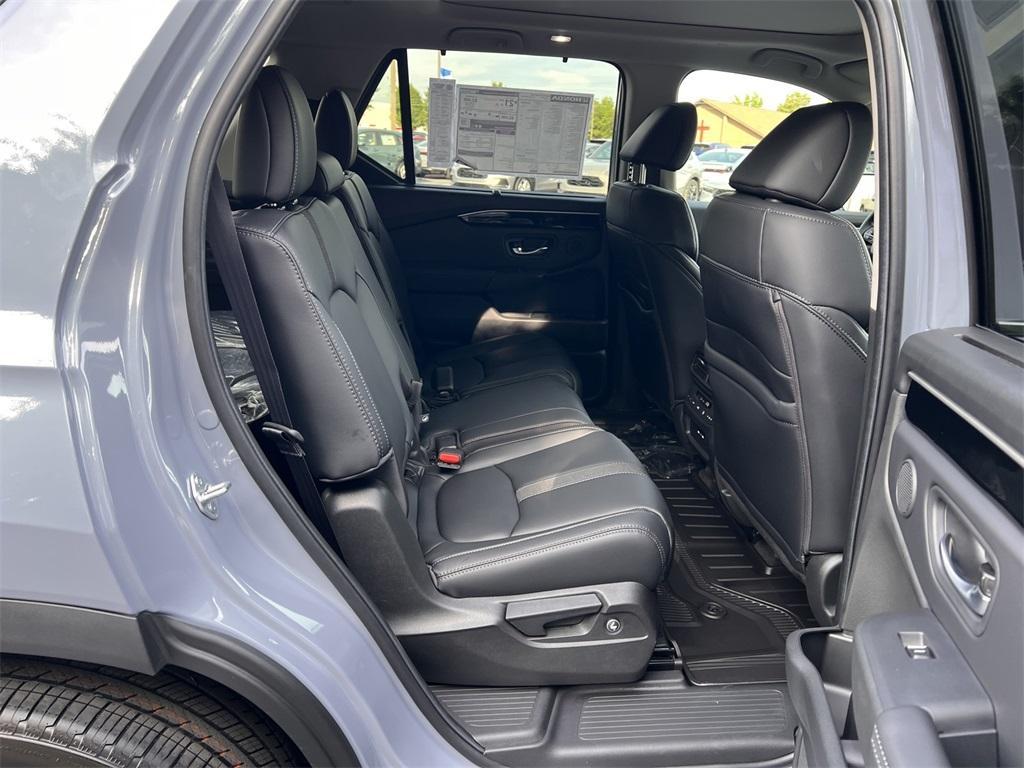 new 2025 Honda Pilot car, priced at $49,225