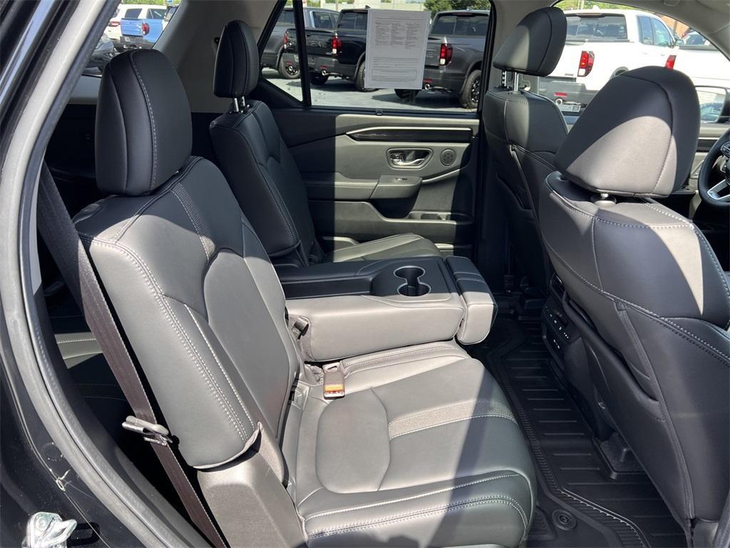 used 2025 Honda Pilot car, priced at $46,500