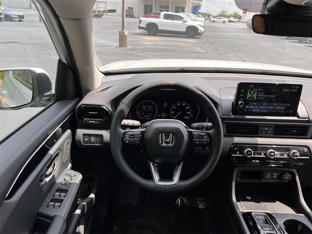 new 2025 Honda Pilot car, priced at $43,505