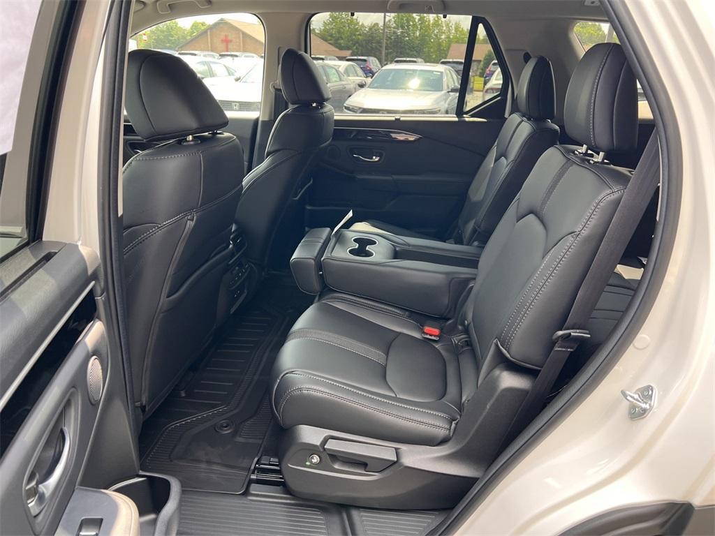 new 2025 Honda Pilot car, priced at $43,505