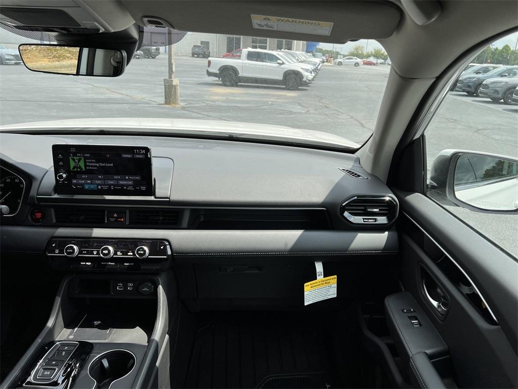 new 2025 Honda Pilot car, priced at $43,505