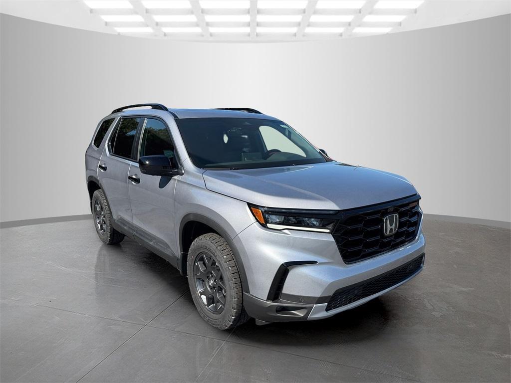 new 2025 Honda Pilot car, priced at $47,395