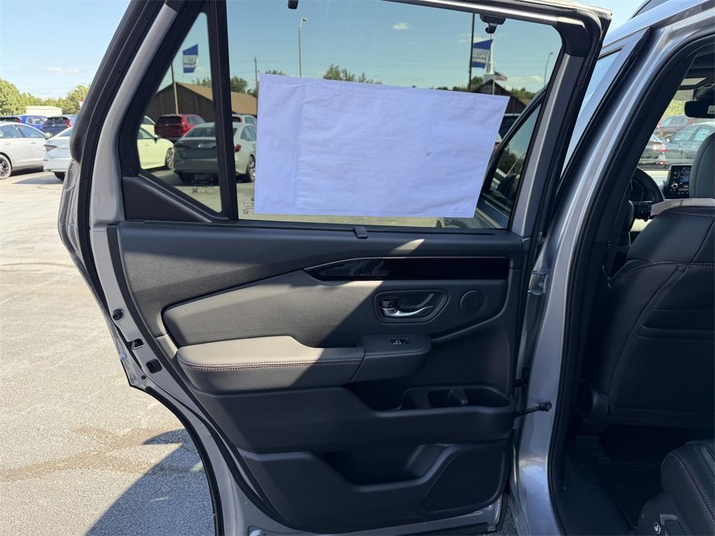 new 2025 Honda Pilot car, priced at $47,395