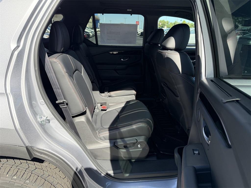 new 2025 Honda Pilot car, priced at $47,395