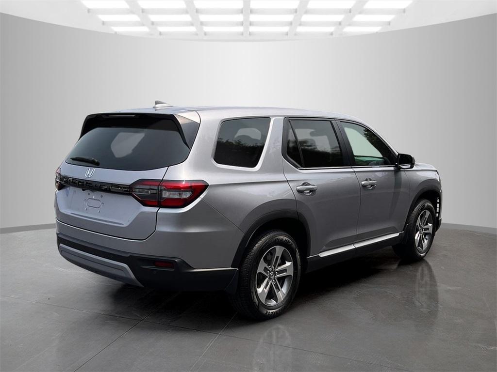 new 2025 Honda Pilot car, priced at $40,950