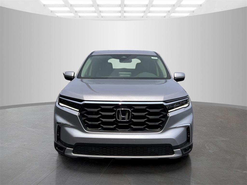 new 2025 Honda Pilot car, priced at $40,950
