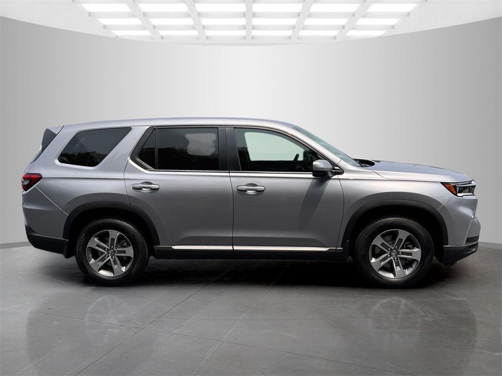 new 2025 Honda Pilot car, priced at $40,950