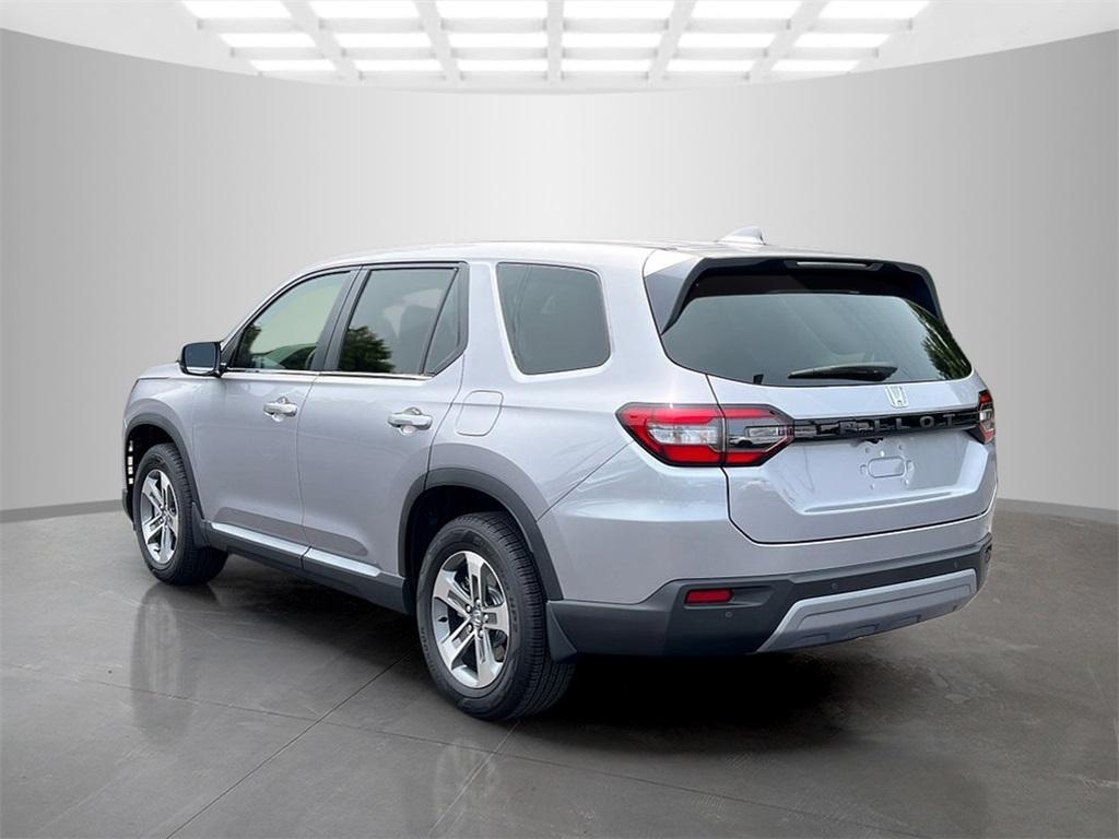 new 2025 Honda Pilot car, priced at $40,950