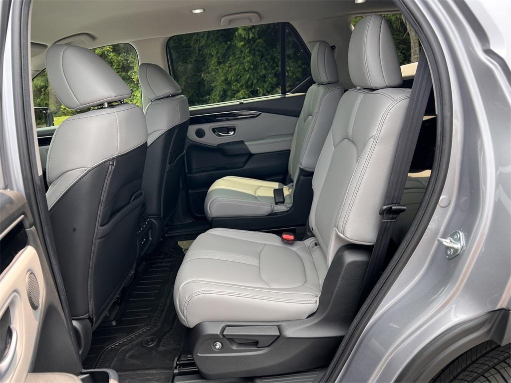 new 2025 Honda Pilot car, priced at $40,950