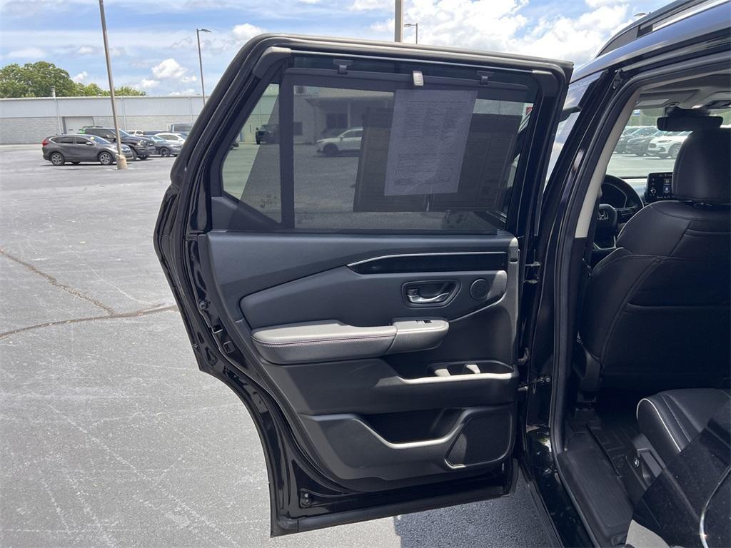 used 2023 Honda Pilot car, priced at $44,000