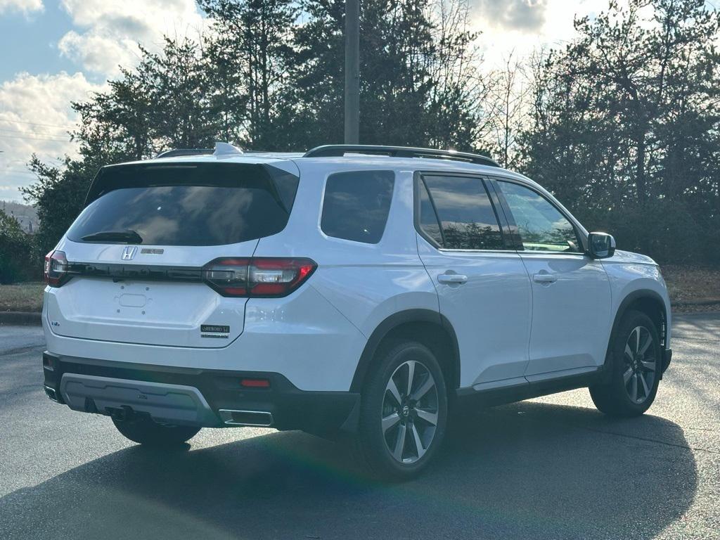 new 2025 Honda Pilot car, priced at $49,170