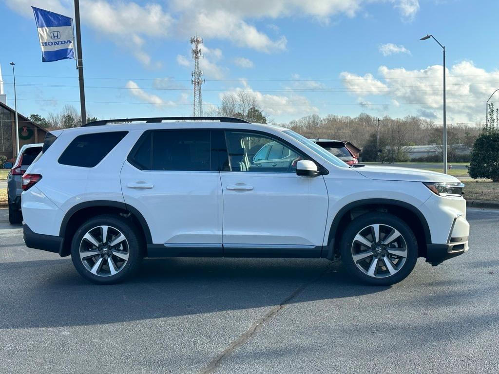 new 2025 Honda Pilot car, priced at $49,170