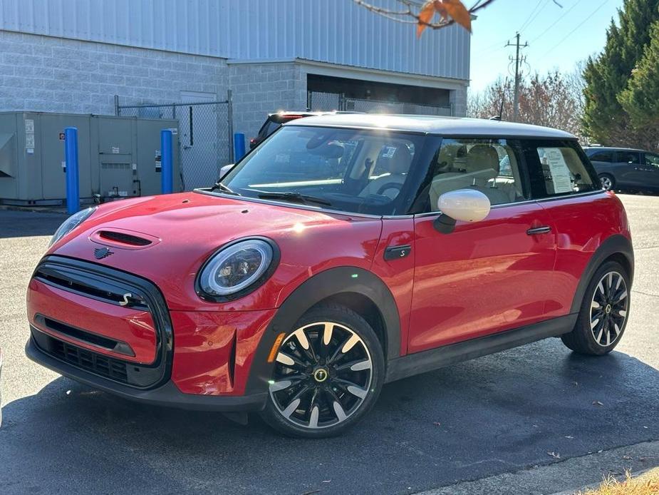 used 2023 MINI SE Hardtop car, priced at $23,000