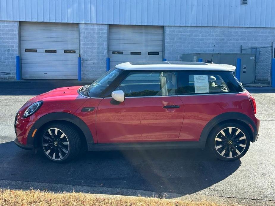 used 2023 MINI SE Hardtop car, priced at $23,000