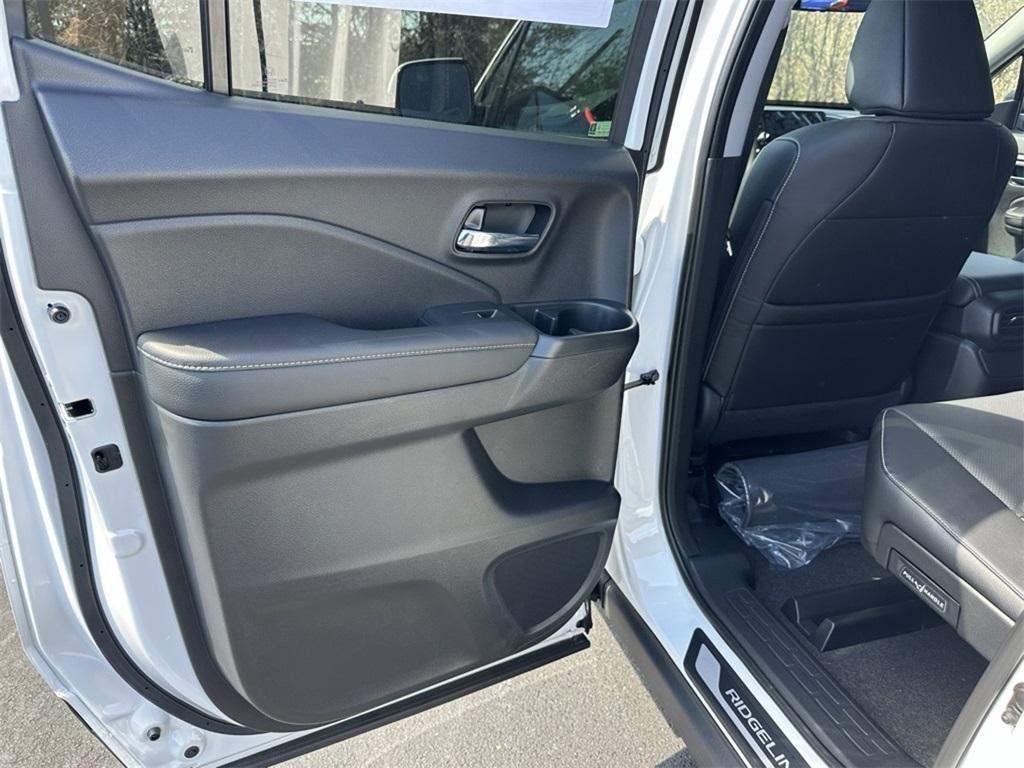 new 2025 Honda Ridgeline car, priced at $43,885